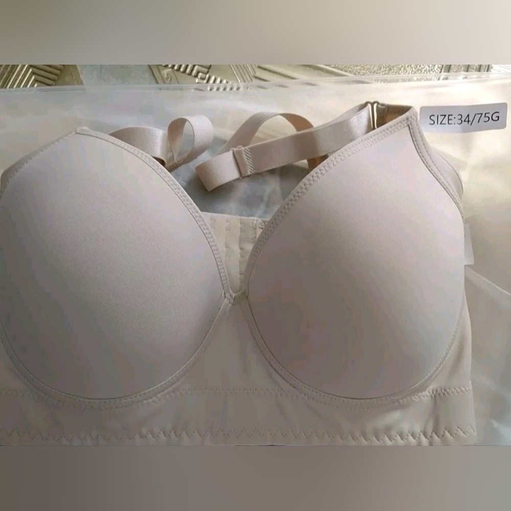 2 Chic Cream Shapedly Bras for Women